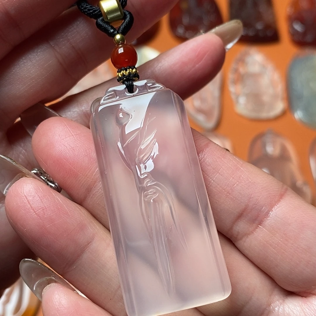 玛瑙/玉髓未镶嵌颈饰侧脸关公