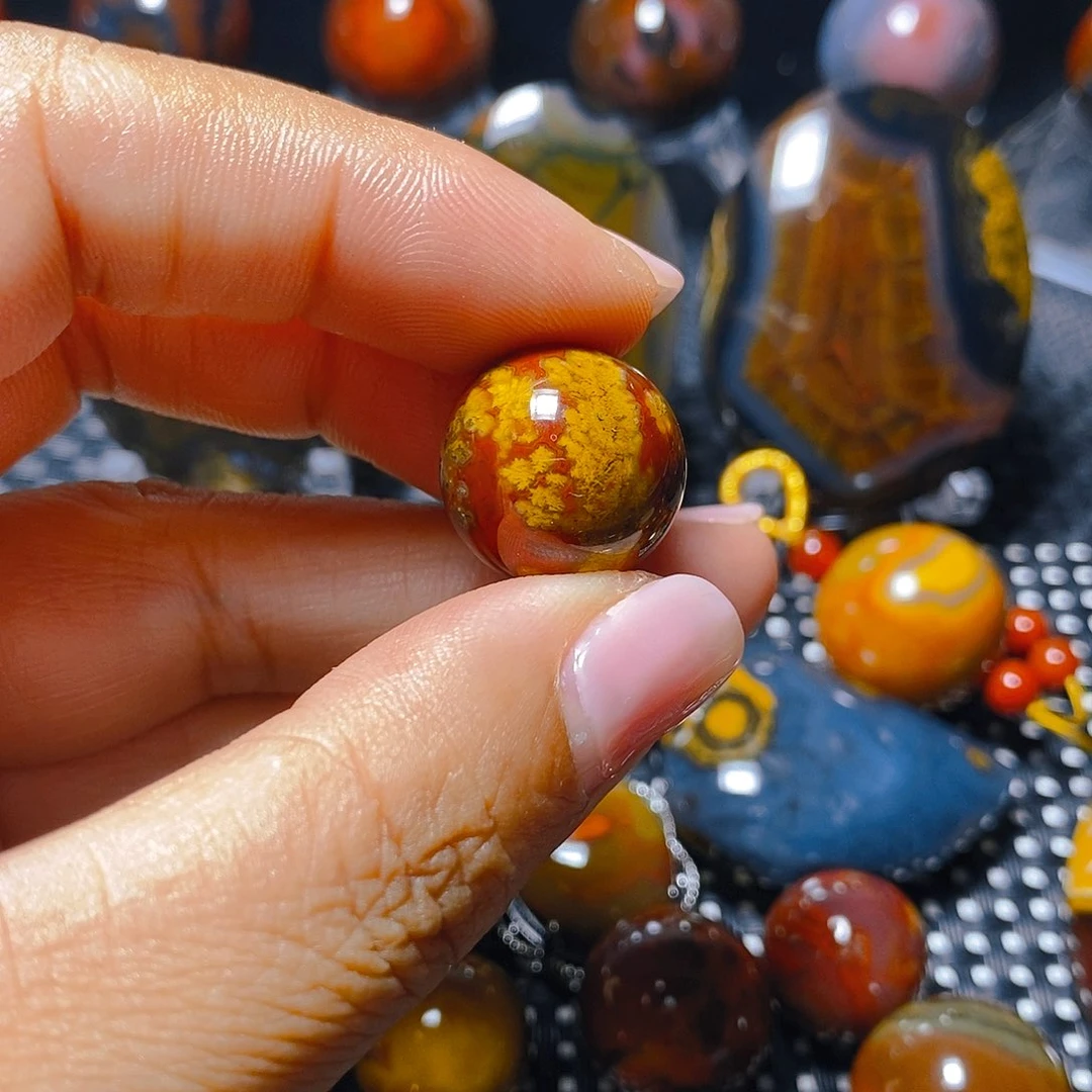 玛瑙/玉髓颈饰未镶嵌知****行