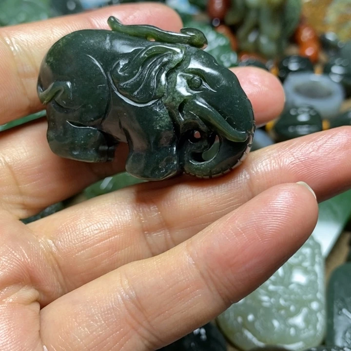 和田玉未镶嵌颈饰