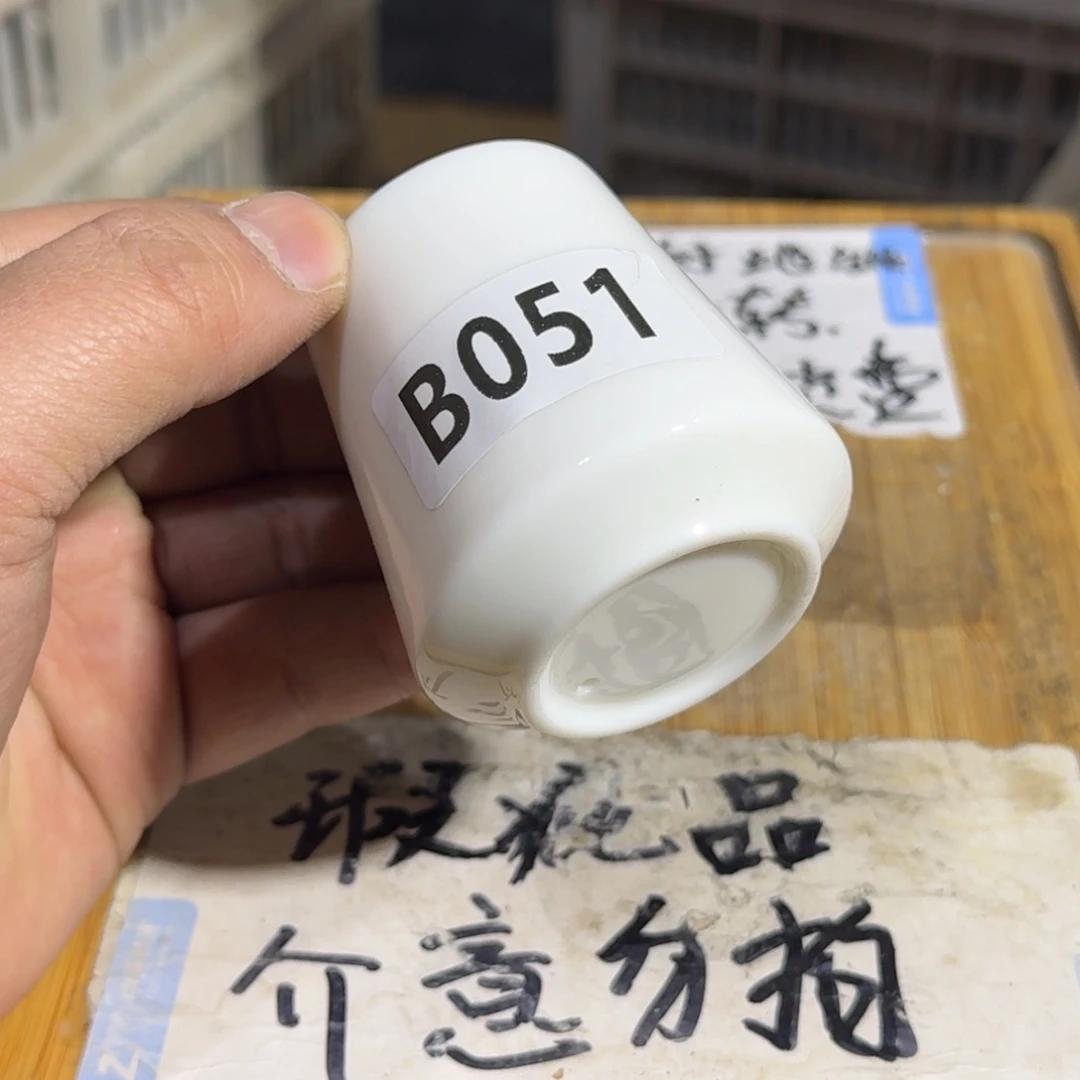 瑕疵介意勿拍陶瓷器皿C654双层隔热防烫杯，无底款，纯白