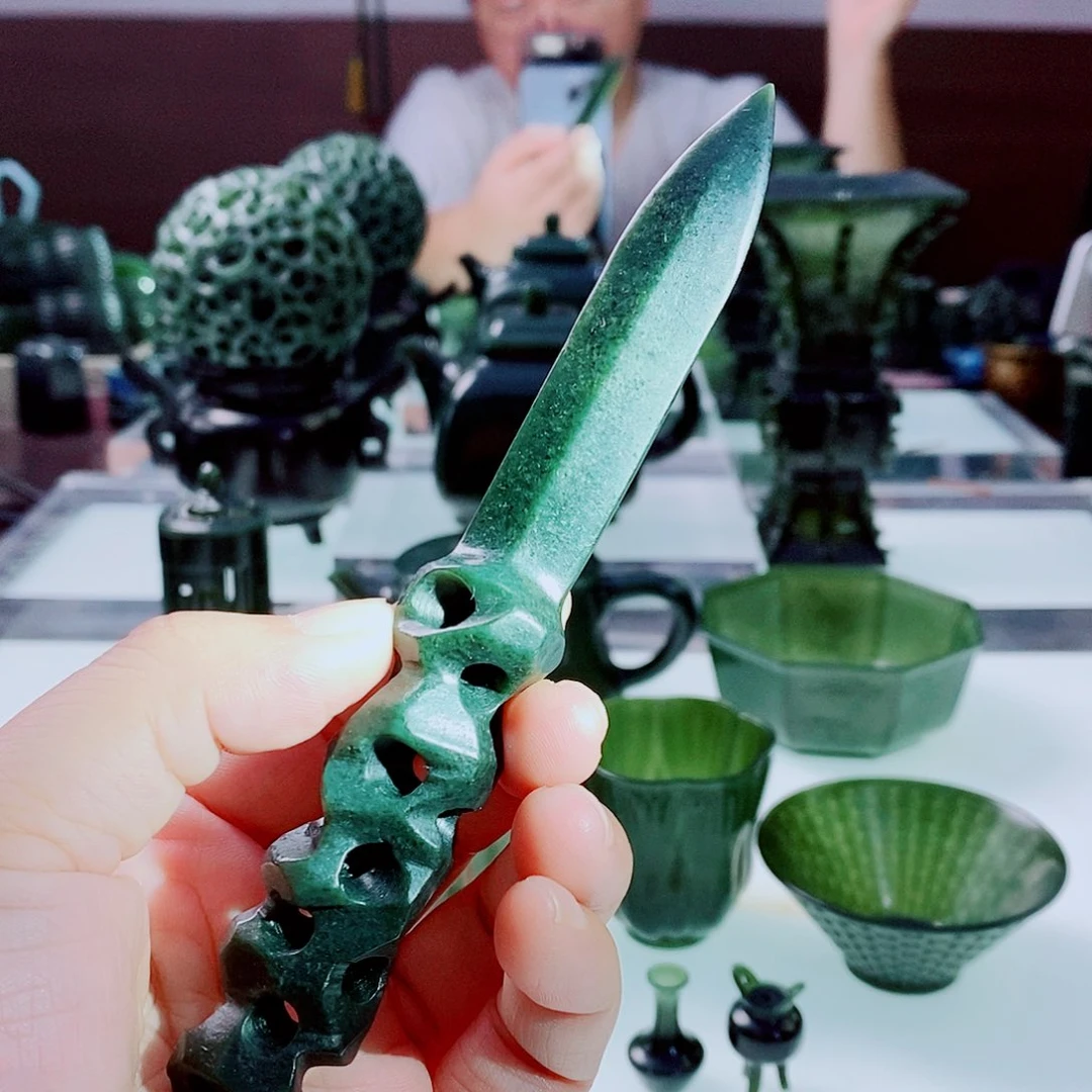 未镶嵌和田玉（青玉）摆件