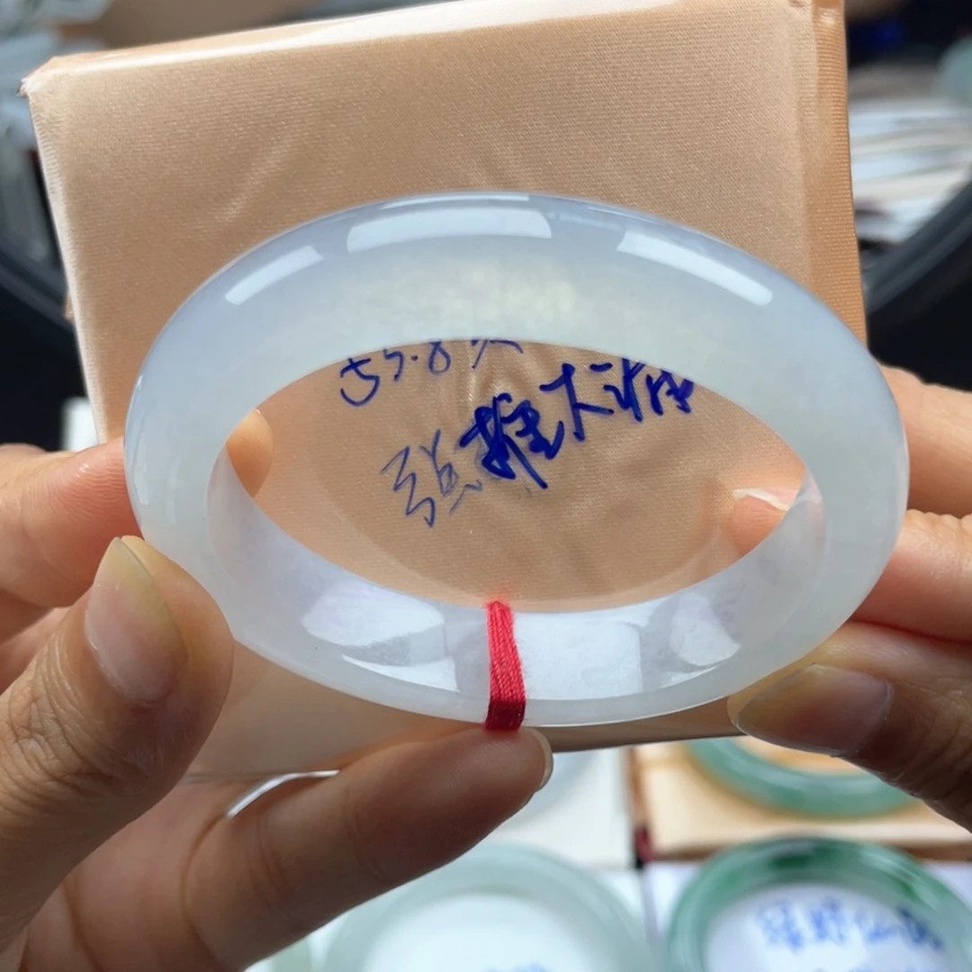 翡翠手镯未镶嵌翡翠手镯3