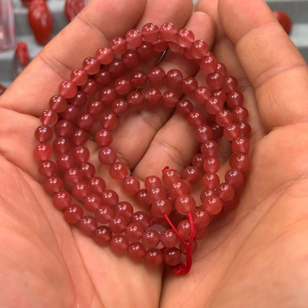 南红玛瑙珠子未镶嵌一****?