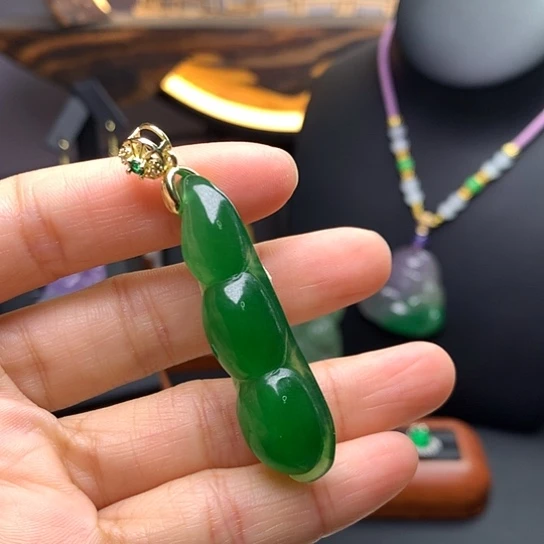 翡翠吊坠(赠链)未镶嵌