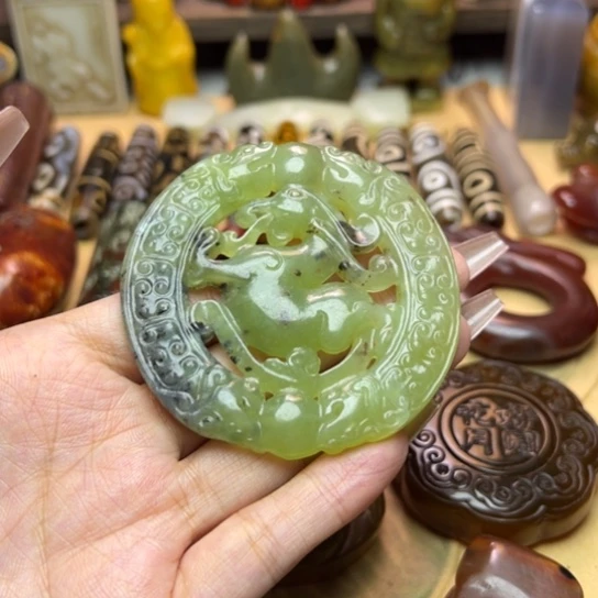 蛇纹石玉未镶嵌颈饰