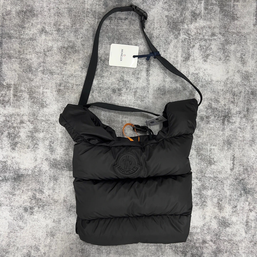 未使用 MONCLER 中号M号鹅绒黑色手提单肩托特包