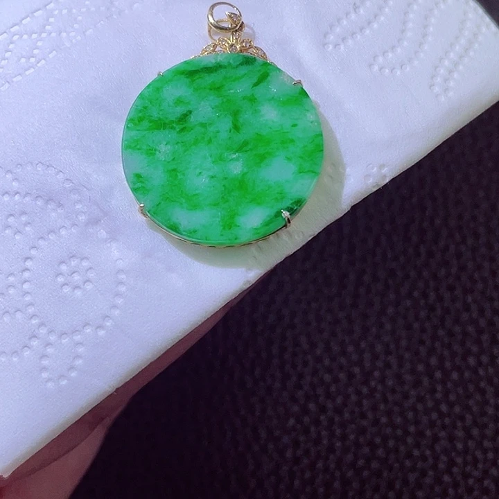 颈饰18K金镶嵌翡翠