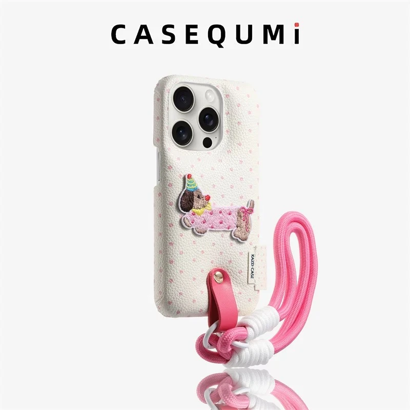 玫粉色波点质刺绣狗适用iPhone16promax手机壳苹果13带手绳15防摔