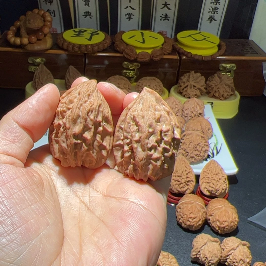 A***I文玩核桃把件战天鸡心