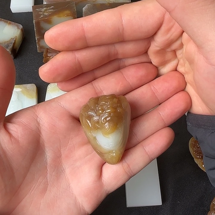 和田玉未镶嵌挂件