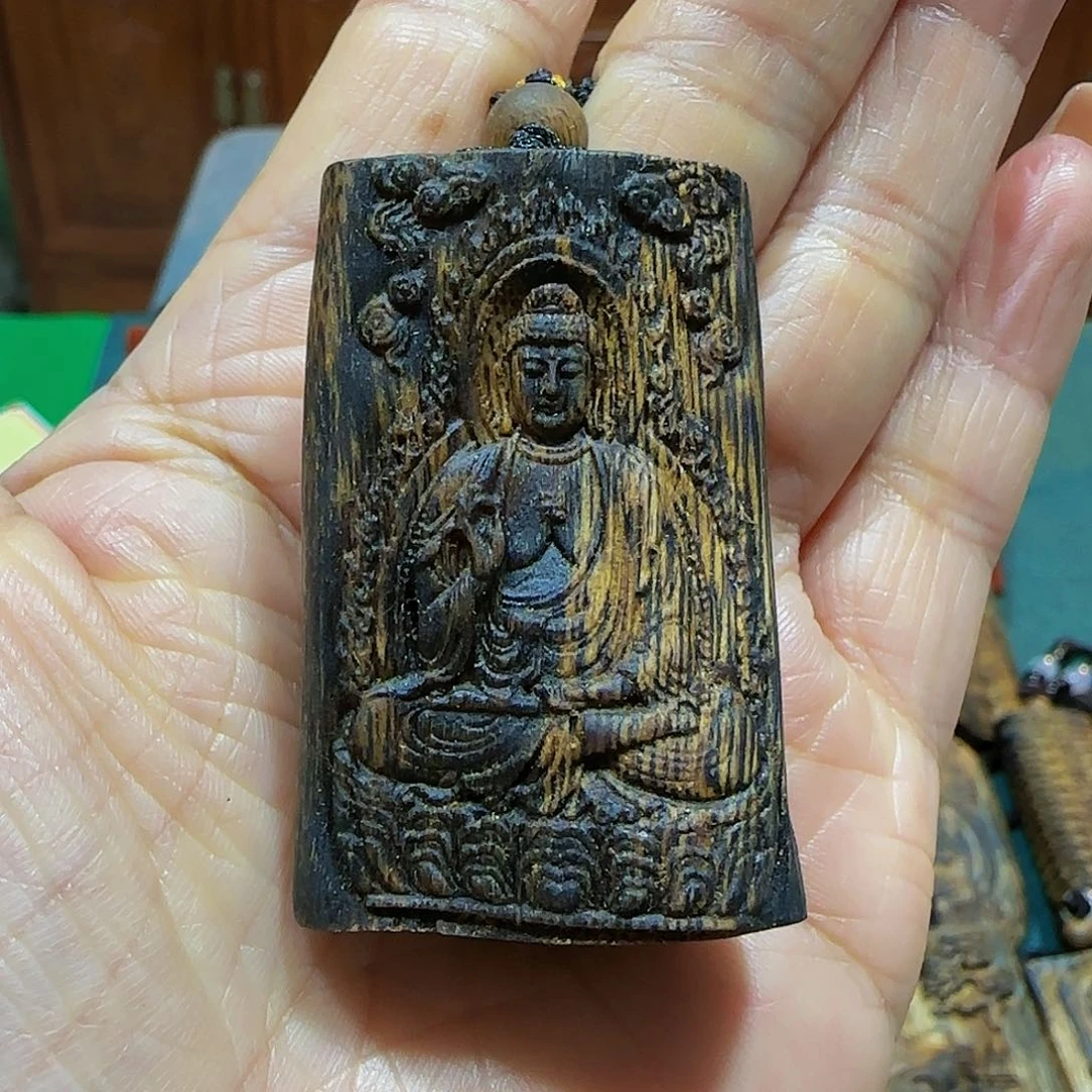 沉香吊坠海南白奇乌身老料雕刻阿弥陀佛带绳15克