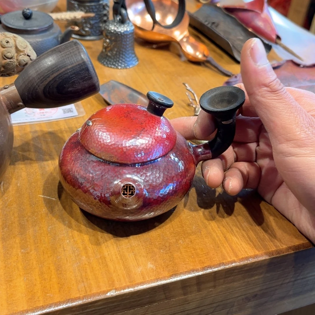 淬火色容天侧把壶手工锻打工艺