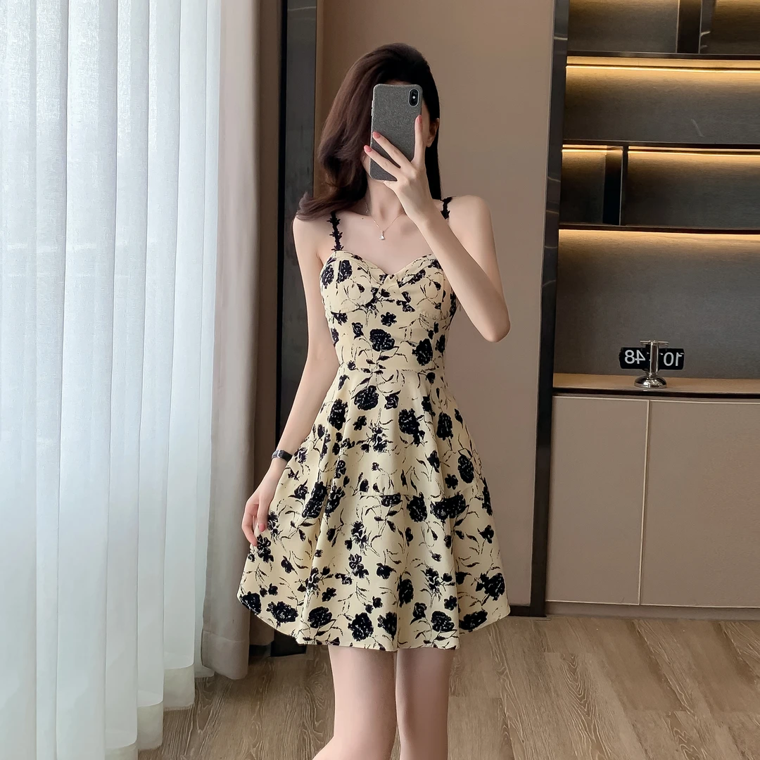 法式赫本风名媛气质碎花吊带连衣裙女小个子夏季新款修身显瘦短裙