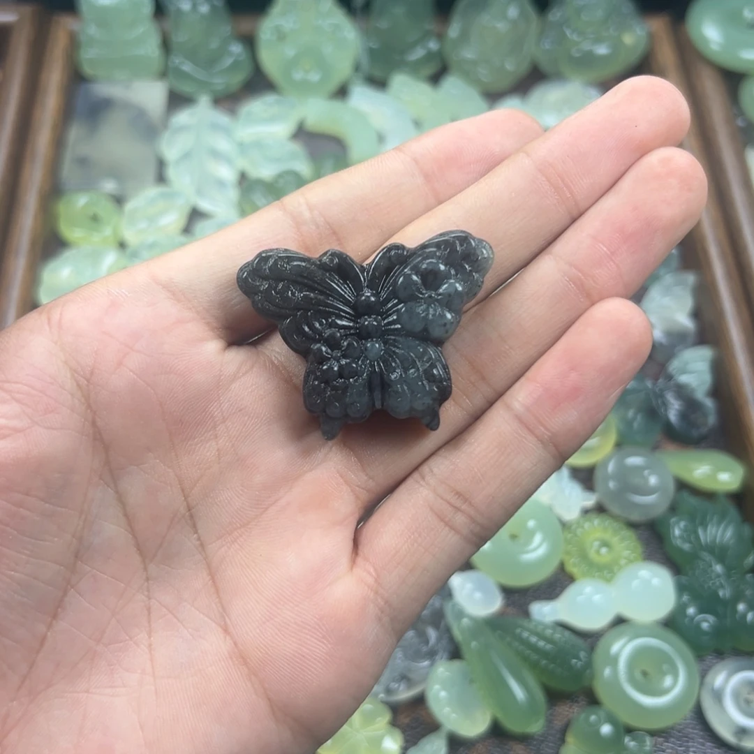 蛇纹石玉未镶嵌颈饰