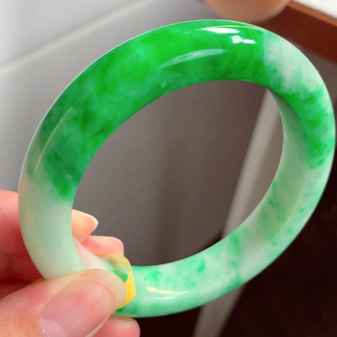 翡翠手镯未镶嵌缅甸翡翠