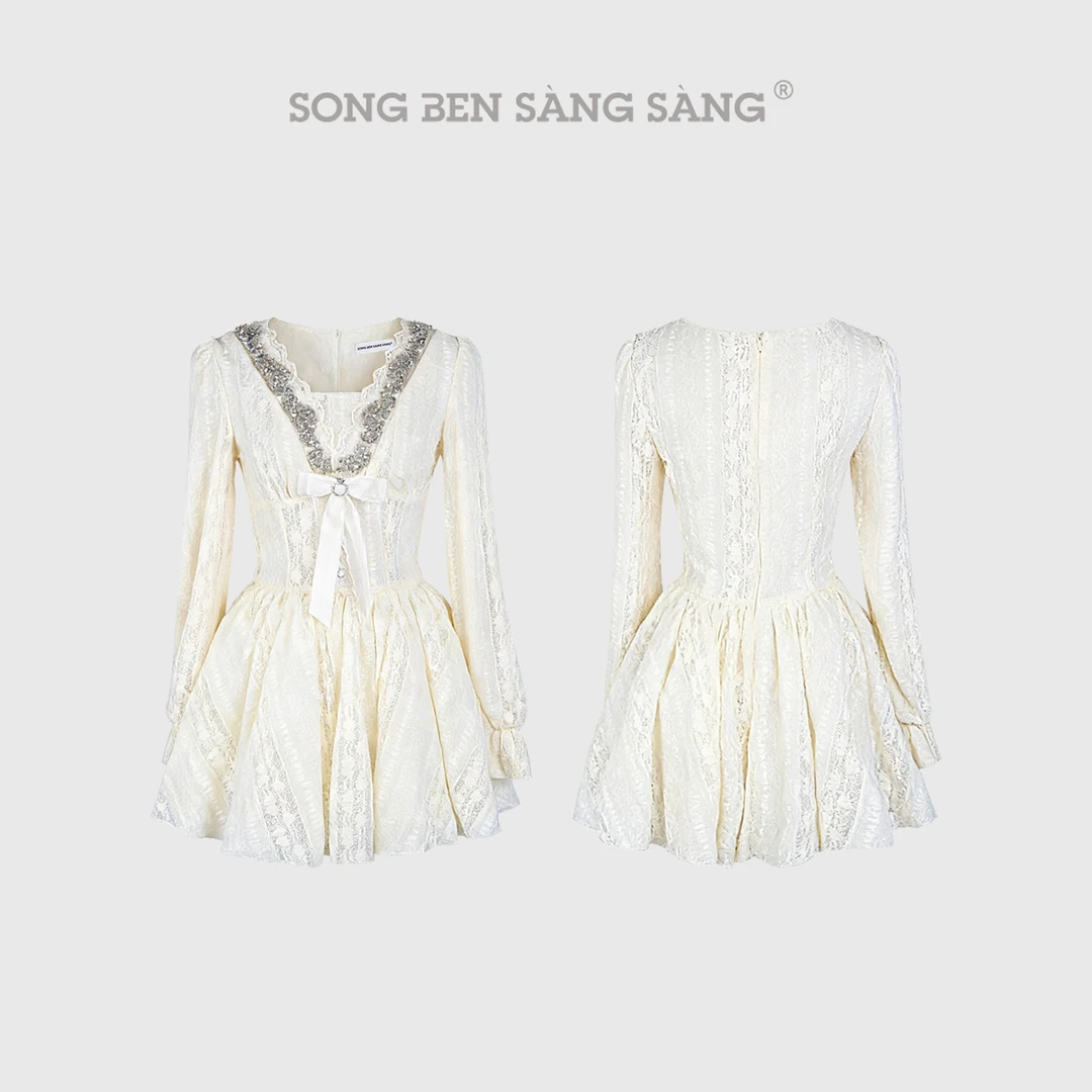 松本丧丧米白V领水钻饰蝴蝶结收腰蕾丝长袖连衣裙裙子B254Q2055