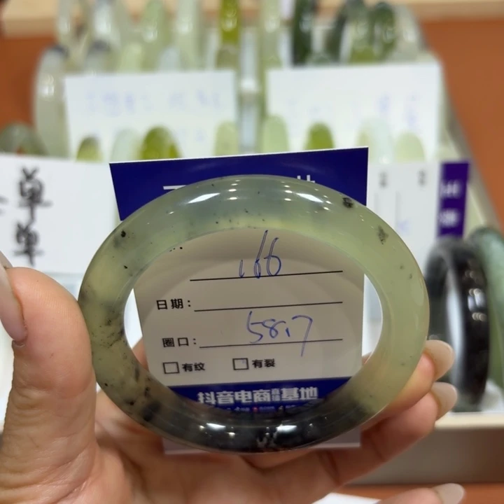 未镶嵌岫玉手镯天然