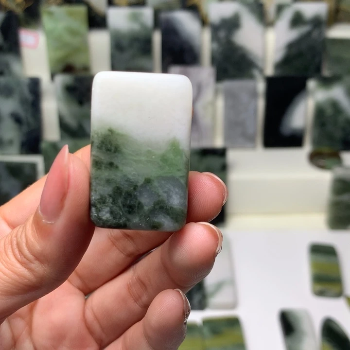 独山玉颈饰未镶嵌小*梁