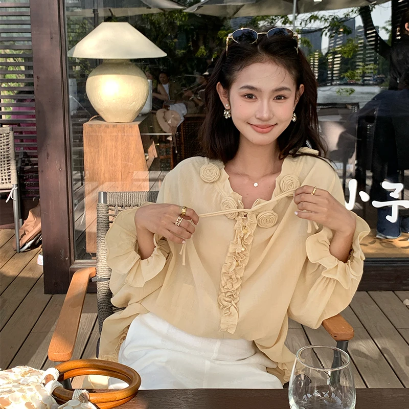 【花朝暮时】RARE ZZ轻奢减龄薄款木耳边手工花朵法式系带上衣