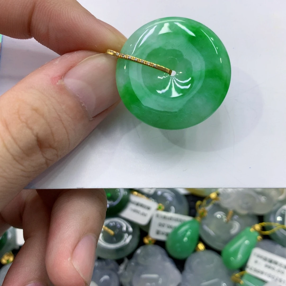 翡翠18K金镶嵌颈饰翡翠