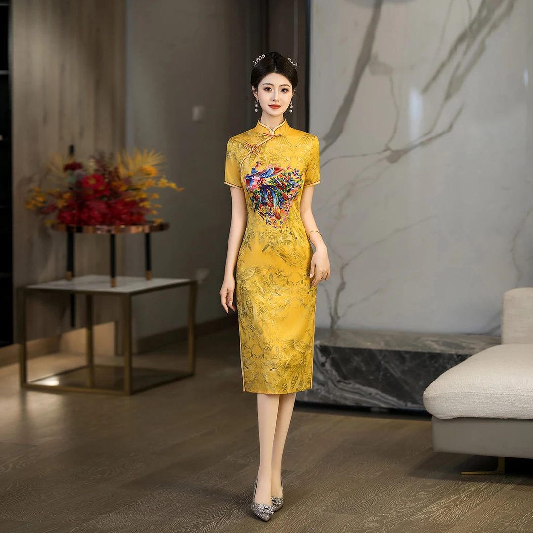 德国2025新款金黄色旗袍短袖中长款婚宴走秀日常可穿高考中考送考