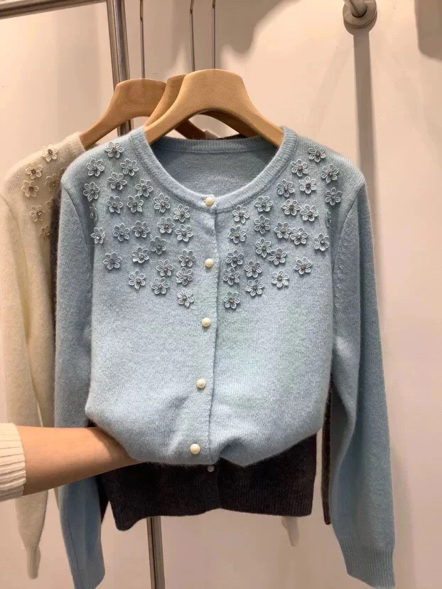 〔怡怡家〕韩版重工钉珠花朵开衫毛衣683105