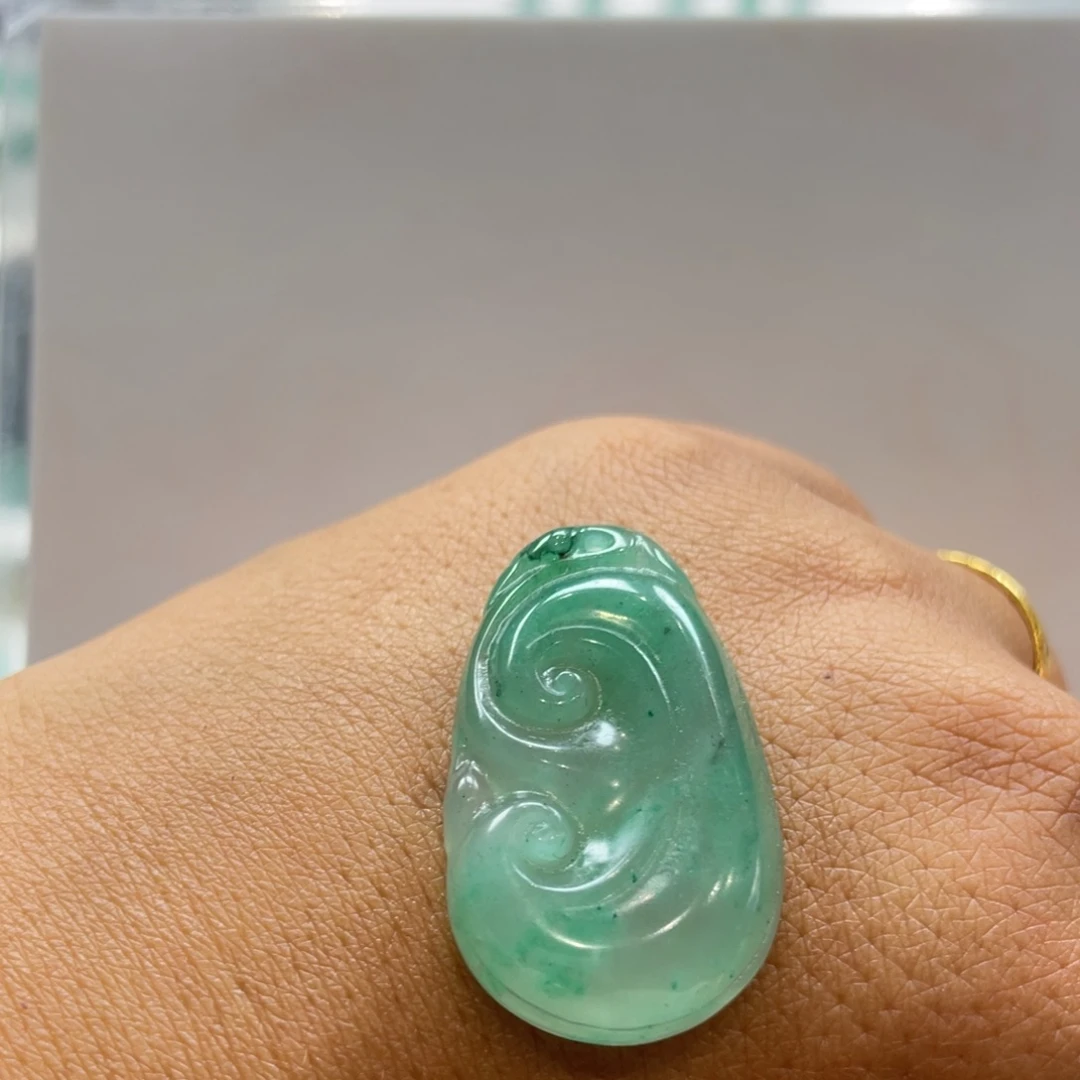 石英质玉未镶嵌颈饰