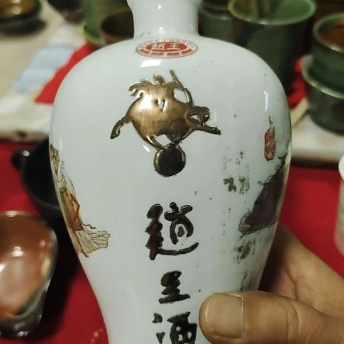 瓷片瓷片，摆件，都有微瑕疵，