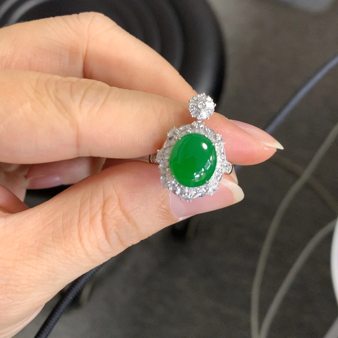 翡翠戒指18K金镶嵌吕*宝定金