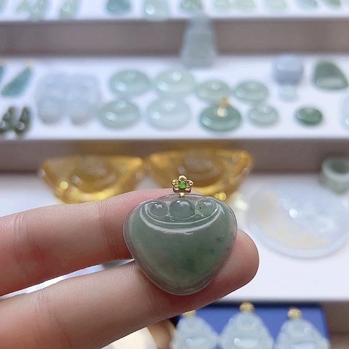 翡翠18K金镶嵌颈饰翡翠