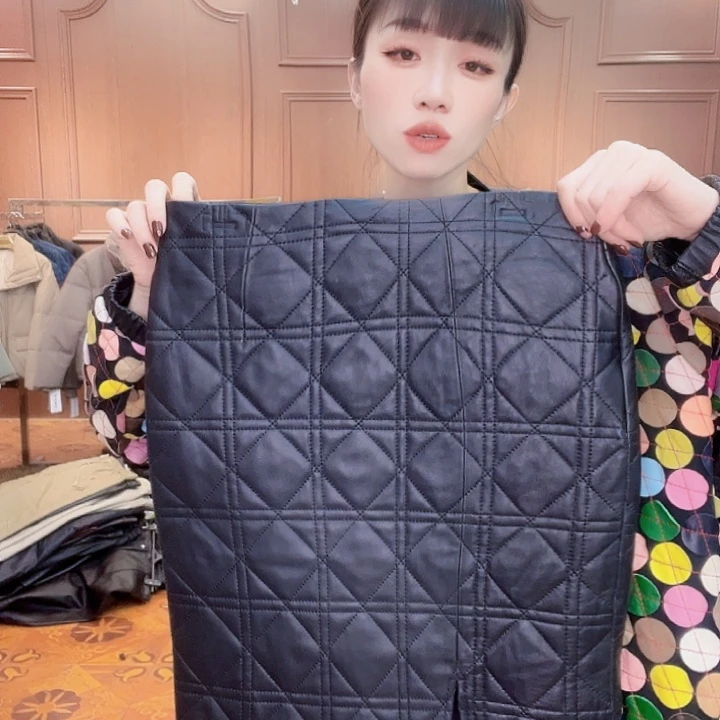 90……100斤皮短裙，