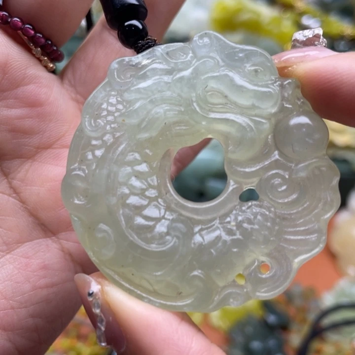 蛇纹石玉未镶嵌吊坠