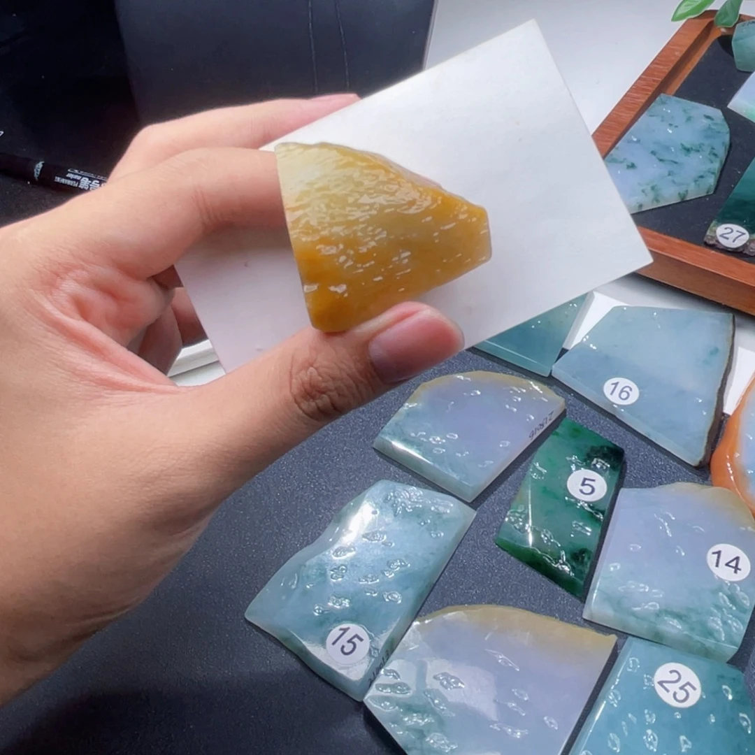 定制翡翠未镶嵌挂件料