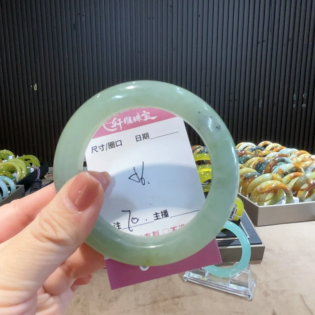 蛇纹石玉手镯未镶嵌是**呀