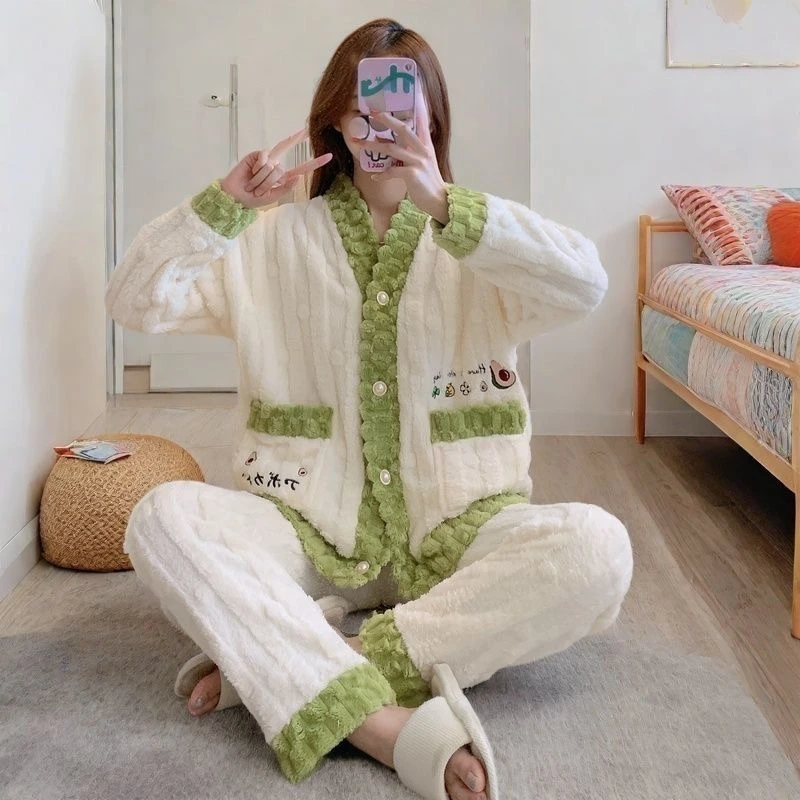 高档新款法兰绒家居服甜美可爱保暖米色鸭梨