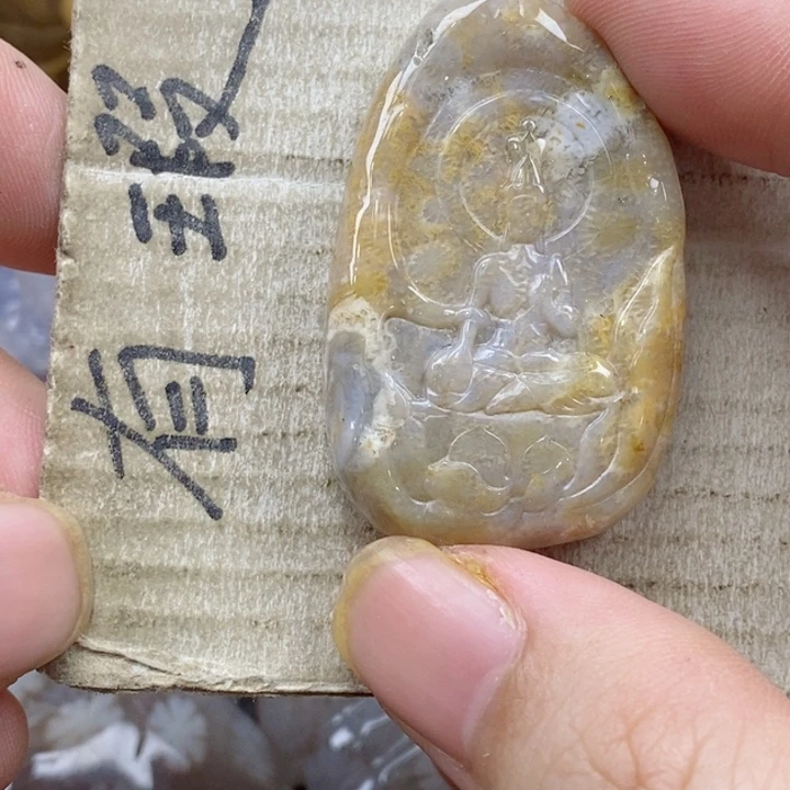 颈饰未镶嵌硅化珊瑚（珊瑚玉）不*