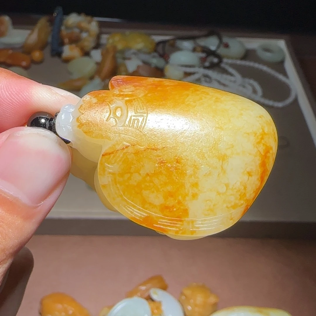 和田玉挂件未镶嵌钱***?