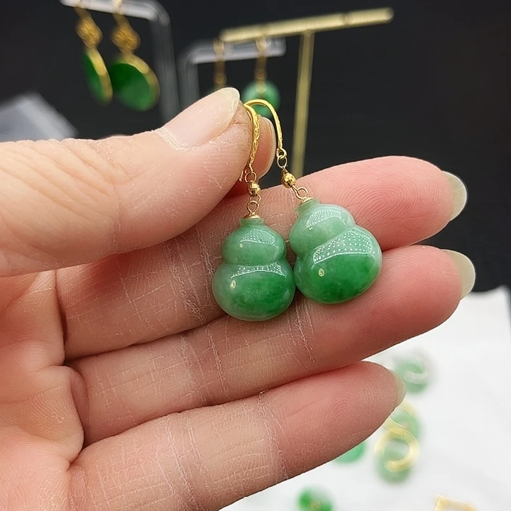 18K金镶嵌翡翠耳饰