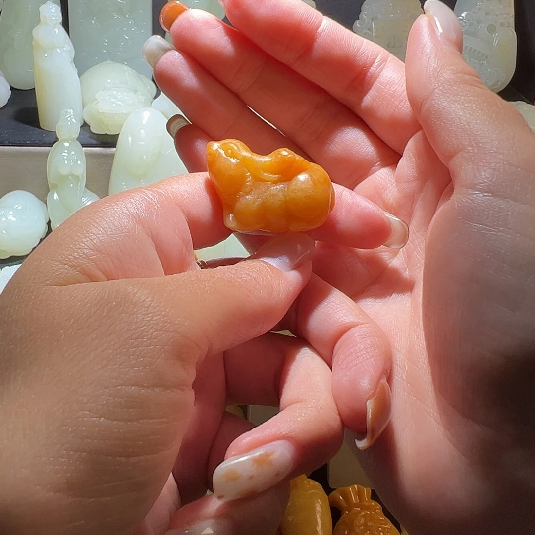 涛***、和田玉未镶嵌颈饰