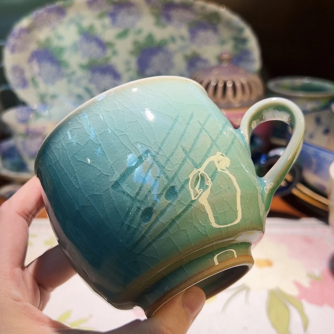 咖啡杯和茶杯是我们学校一块
