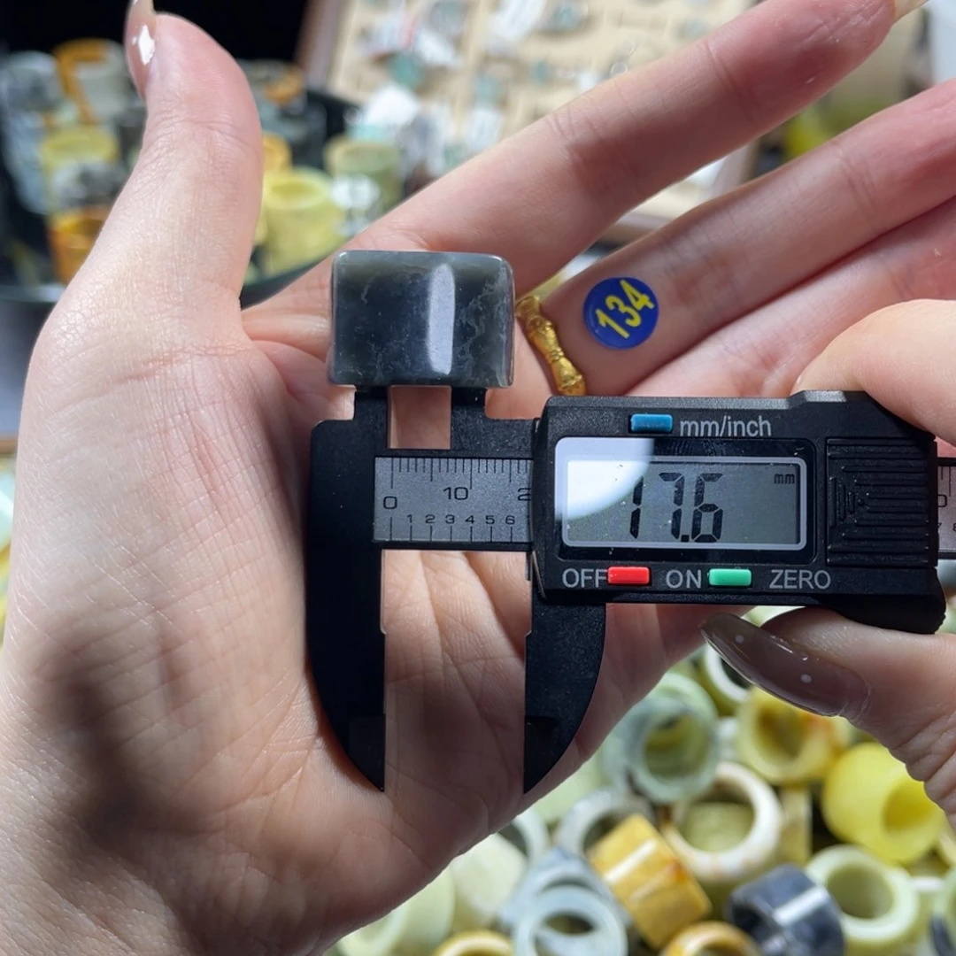 蛇纹石玉未镶嵌戒指