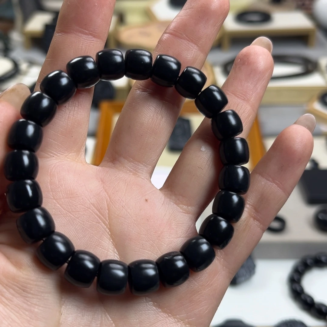 暴***棒和田玉（墨玉）未镶嵌颈饰卡10直切