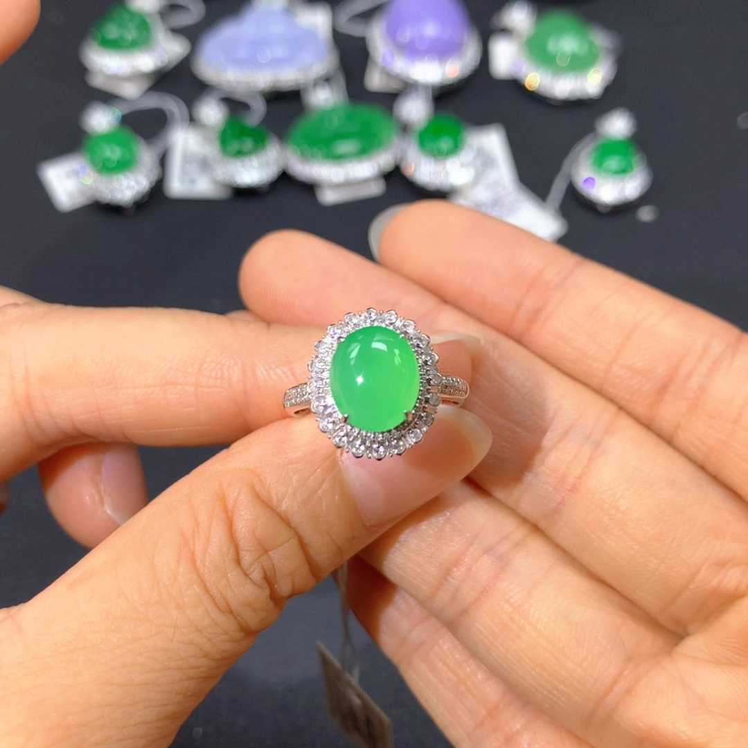 翡翠戒指18K金镶嵌翡翠