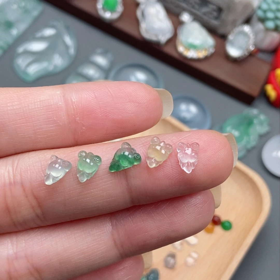 定制翡翠未镶嵌翡翠金鱼