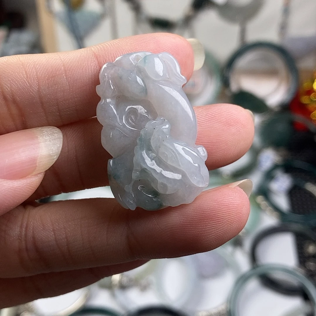 翡翠未镶嵌吊坠(赠链)