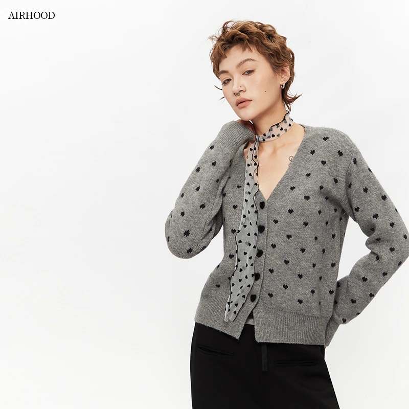 AIRHOOD 法式新款V领设计感爱心提花针织开衫百搭气质毛衣女N5473