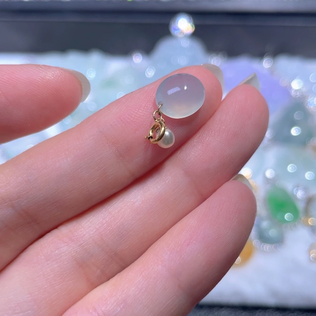 翡翠18K金镶嵌颈饰翡翠