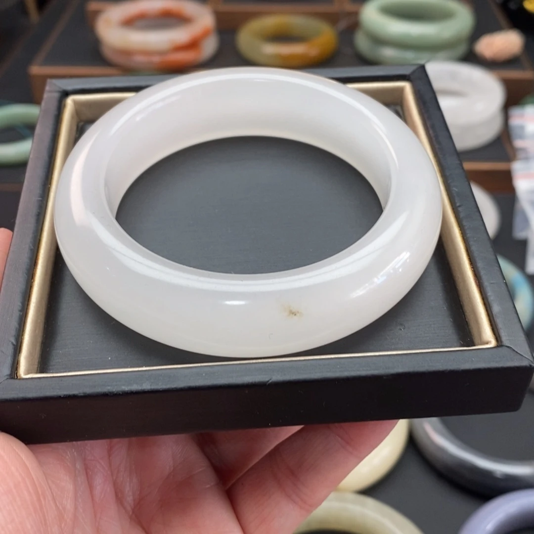 石英质玉手镯60口径未镶嵌