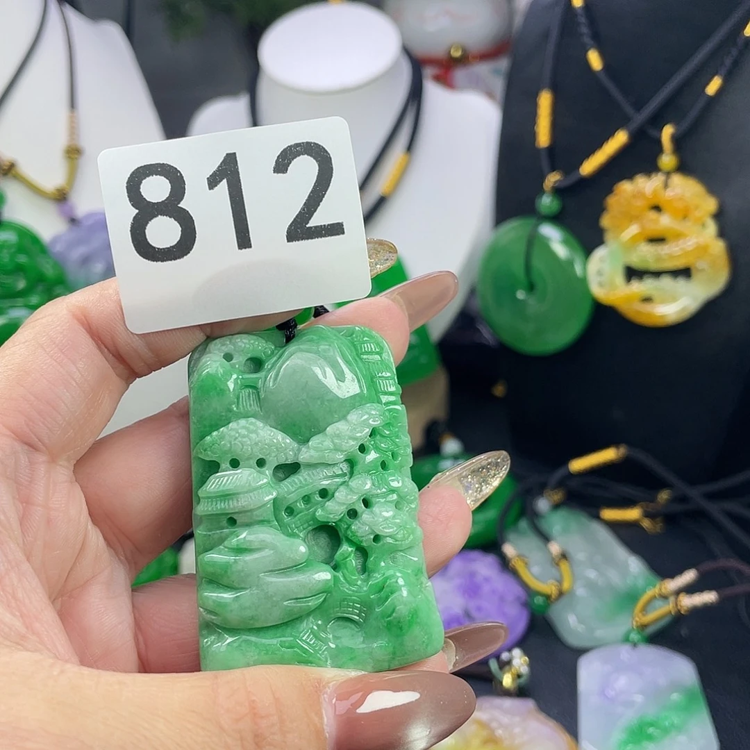 翡翠未镶嵌吊坠(赠链)