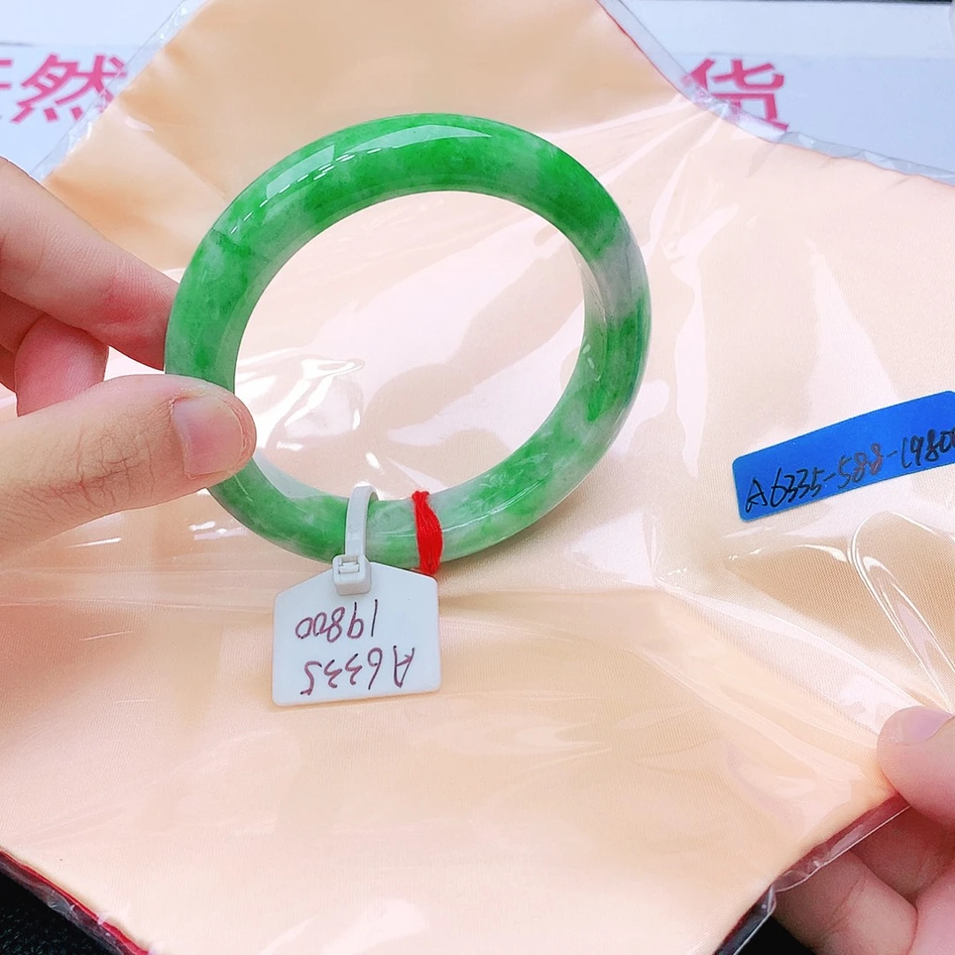 翡翠未镶嵌手镯我